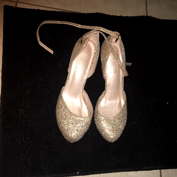 Heels - Picture 4 of 4